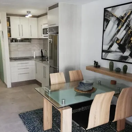 Ruhiges Apartment, Neu Renoviert, Apartamento *